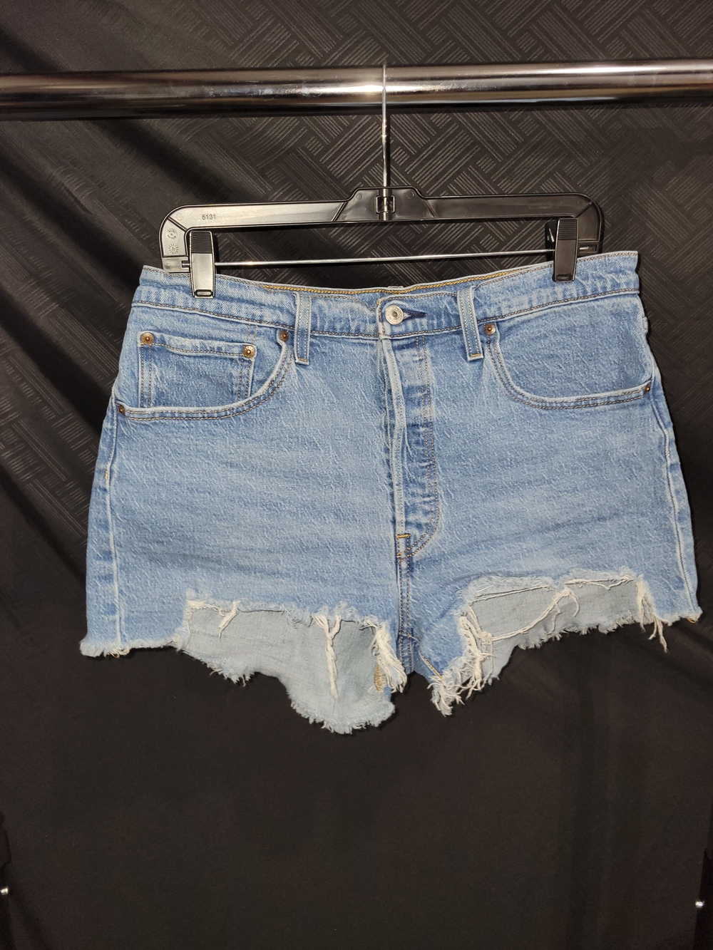 Levi’s 501 Shorts Blue 5 Button Fly Pocket Distressed Women’s Size 32